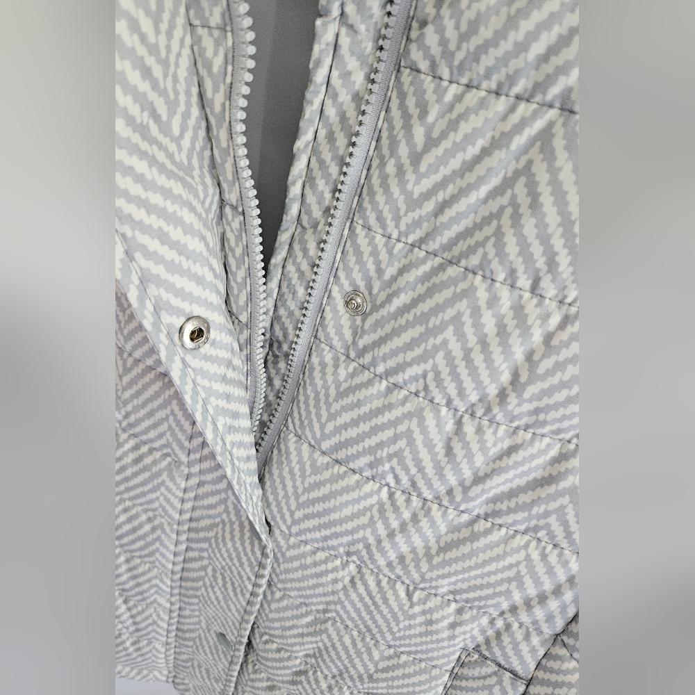 GAP Gray Puffer Vest Chevron Pattern - Picture 2 of 5